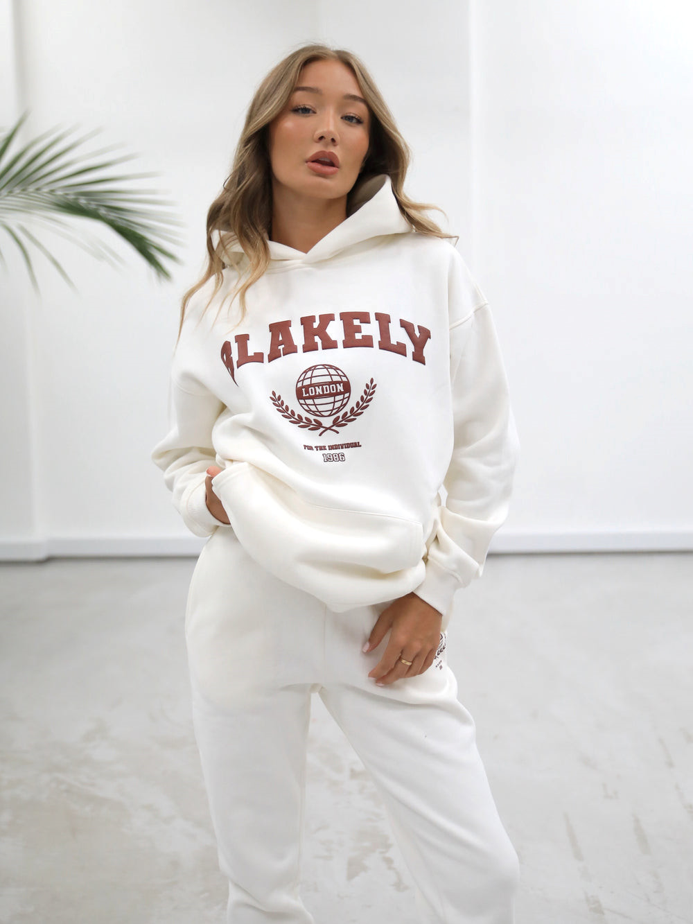 Blakely Women's Varsity Relaxed Hoodie Białe | 543862-VAP